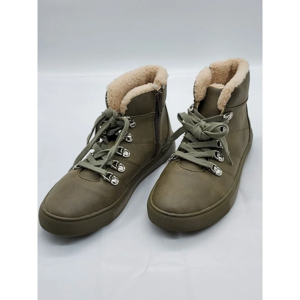 DOLCE VITA WOMENS SIZE‎ 7 HIGH TOP SNEAKERS , FAUX FUR ANKLE